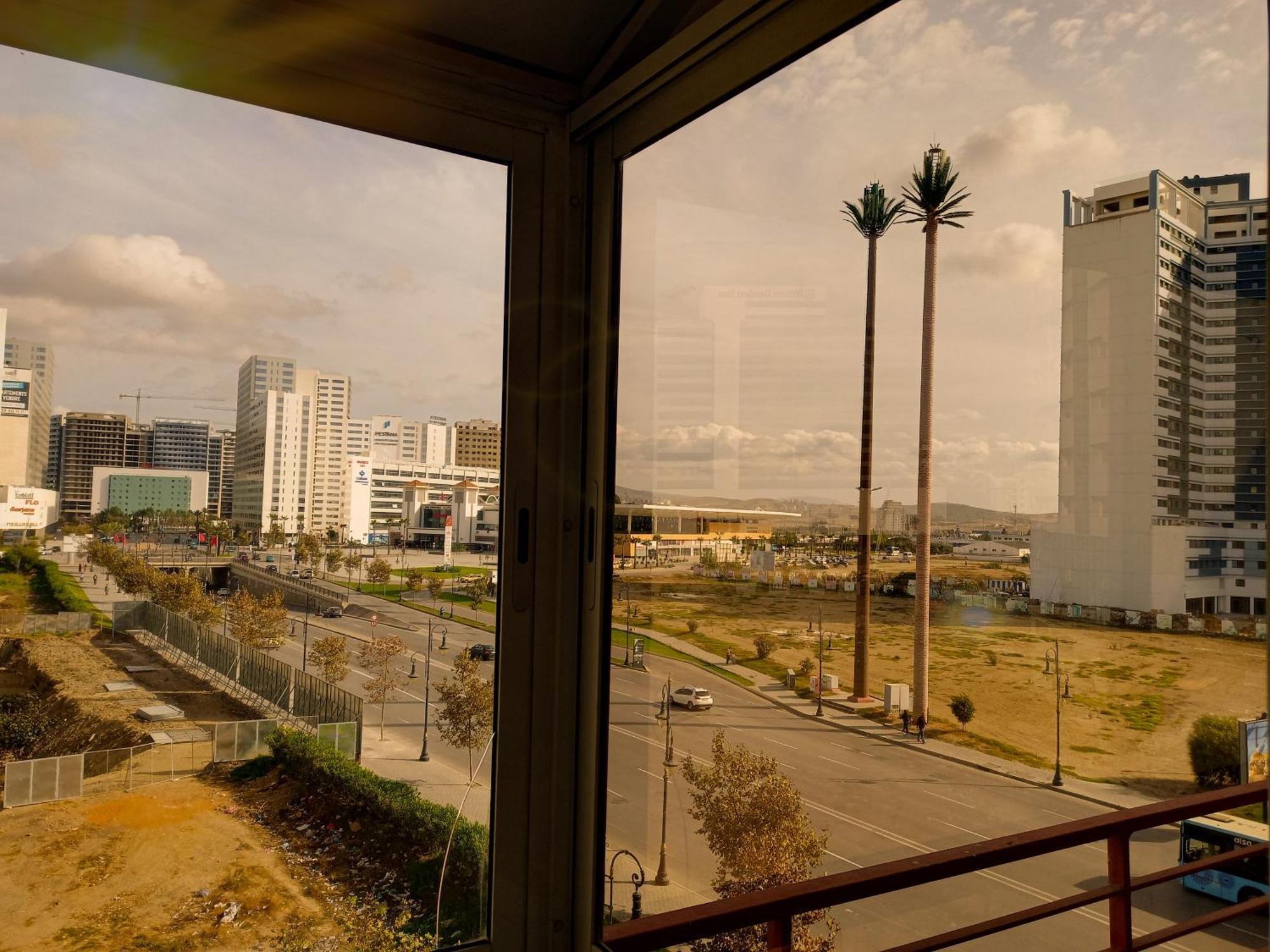Moderne Appartement Au Plein Centre-Ville En Face Hilton & La Gare De Train Tgv Avec Climatisation Tanger Exteriér fotografie